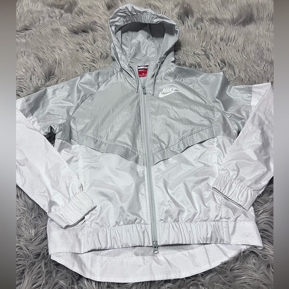 Nike silver and white  light weight Hooded Essential Windrunner Jacket size M - Picture 4 of 12